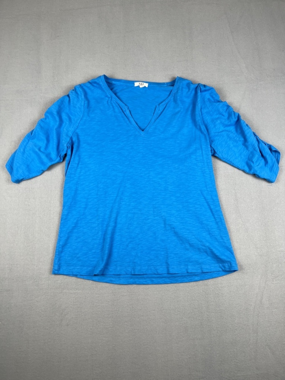 NZT blue Slub knit tee 
Size: Medium